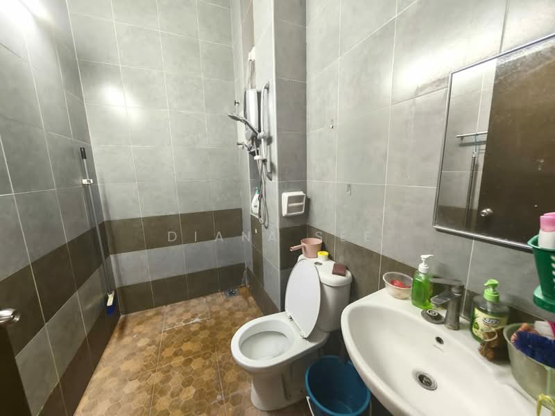 Semi-Detached House for Sale in Taman Aman Perdana (Kapar) - Diana See - Bathroom - PropertyGuru.com.my