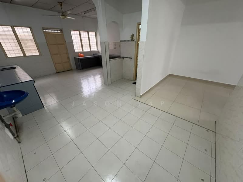 2-storey Terraced House for Sale in Taman Sungai Besi Indah (Seri Kembangan) - Jason Yap - Kitchen - PropertyGuru.com.my