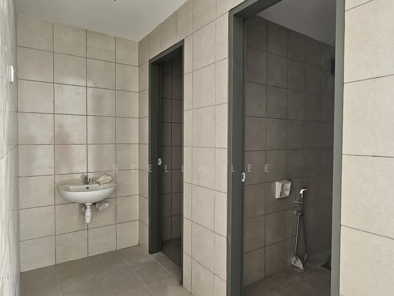 Semi-D Factory for Rent in Taman Industri Balakong Jaya (Balakong) - Stella Lee - Bathroom - PropertyGuru.com.my