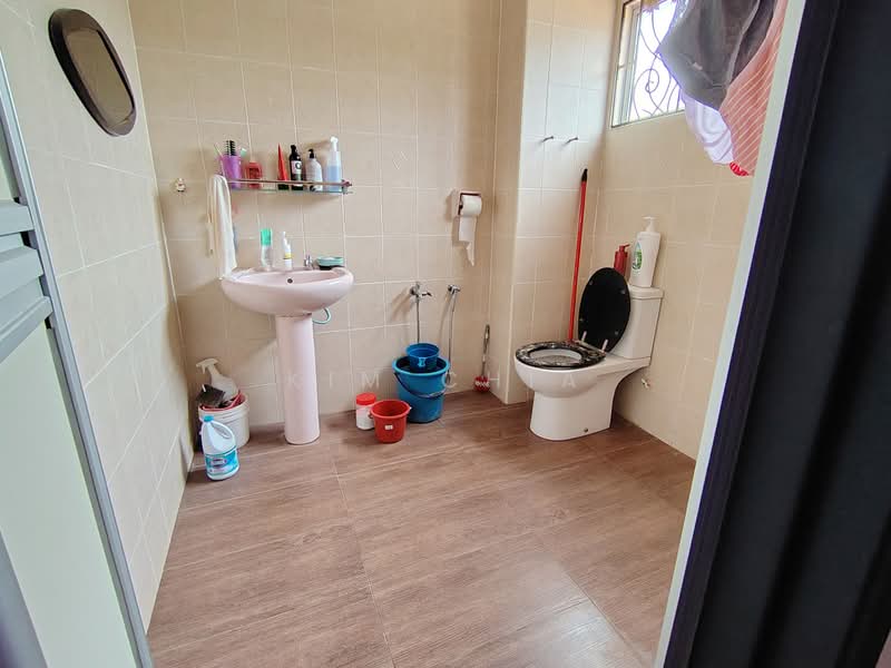Rumah Teres 2 Tingkat untuk Dijual di Rawang Perdana 2 (Rawang) - Kim Chia - Bathroom - PropertyGuru.com.my