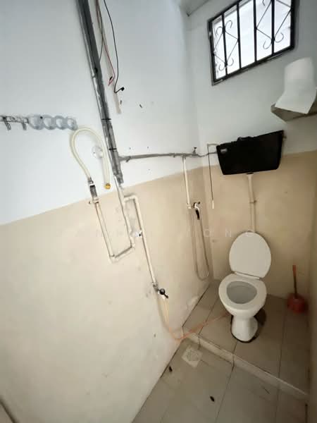 1-storey Terraced House for Sale in Taman Universiti (Skudai) - Daniel Yong - Bathroom - PropertyGuru.com.my