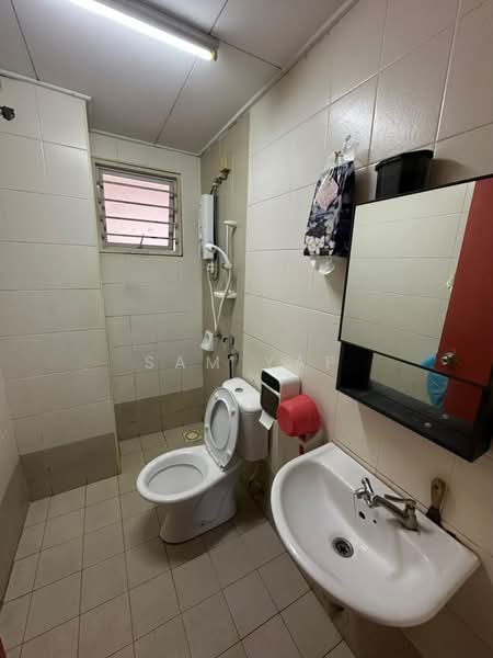 Rumah Teres 3 Tingkat untuk Dijual di Laman Rimbunan (Kepong) - Sam Yap - Bathroom - PropertyGuru.com.my