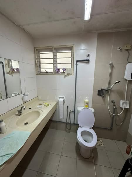 Rumah Teres 3 Tingkat untuk Dijual di Laman Rimbunan (Kepong) - Sam Yap - Bathroom - PropertyGuru.com.my