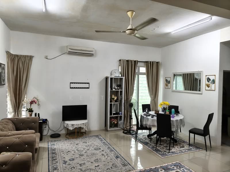 Semi-Detached House for Sale in Bandar Saujana Putra (Tanjong Duabelas) - Kent Fatt - Living Room - PropertyGuru.com.my