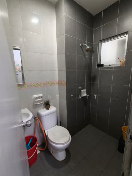 Semi-Detached House for Sale in Bandar Saujana Putra (Tanjong Duabelas) - Kent Fatt - Bathroom - PropertyGuru.com.my
