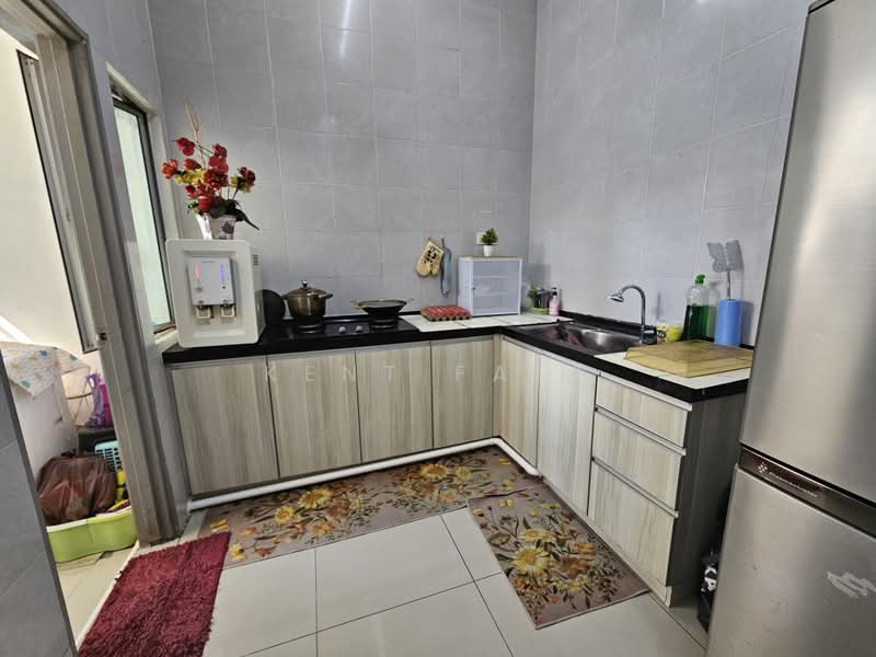 Semi-Detached House for Sale in Bandar Saujana Putra (Tanjong Duabelas) - Kent Fatt - Kitchen - PropertyGuru.com.my