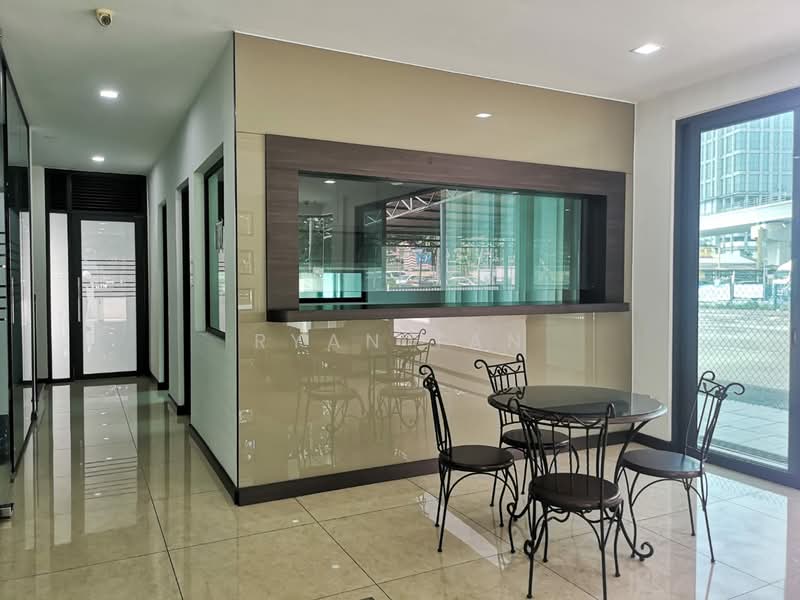 Commercial Semi-D for Sale in Klang (Selangor) - Ryan Tan - Corridor - PropertyGuru.com.my