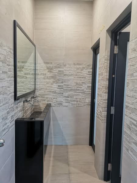 Commercial Semi-D for Sale in Klang (Selangor) - Ryan Tan - Bathroom - PropertyGuru.com.my