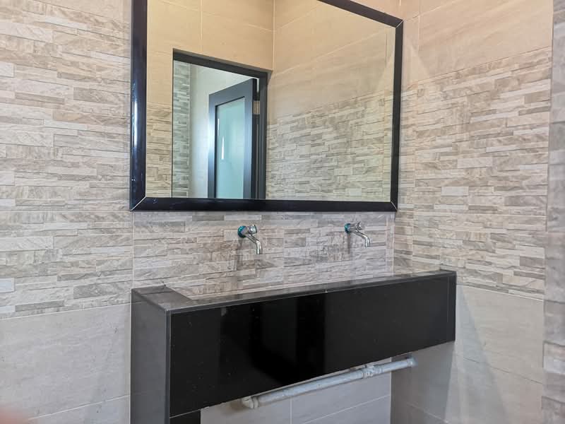 Commercial Semi-D for Sale in Klang (Selangor) - Ryan Tan - Bathroom - PropertyGuru.com.my
