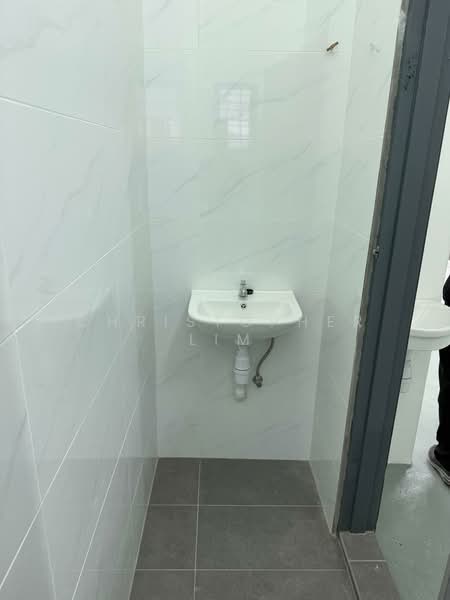 Shop / Office for Sale in Taman Indrahana (Taman Desa) - Christopher Lim - Bathroom - PropertyGuru.com.my