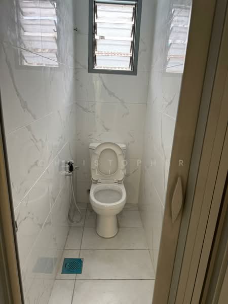 Shop / Office for Sale in Taman Indrahana (Taman Desa) - Christopher Lim - Bathroom - PropertyGuru.com.my