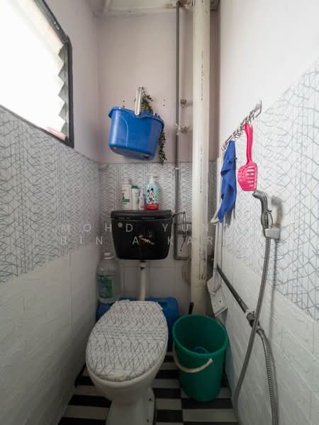 Rumah Flat untuk Dijual di Pangsapuri Meranti - Mohd Yunos Bin A.Karim - Bathroom - PropertyGuru.com.my