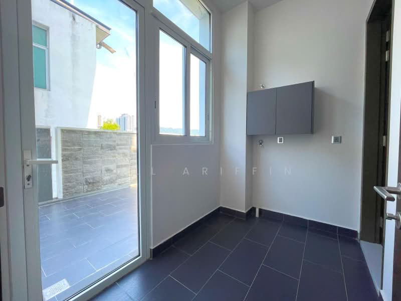 Rumah Banglo untuk Dijual di Taman Sungai Jati Permai (Klang) - ZULL ARIFFIN - Balcony - PropertyGuru.com.my