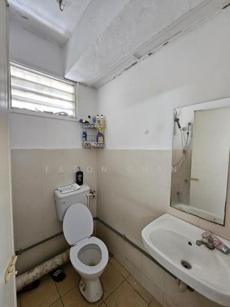 Pangsapuri untuk Dijual di Perdana Court - Eason Chan - Bathroom - PropertyGuru.com.my