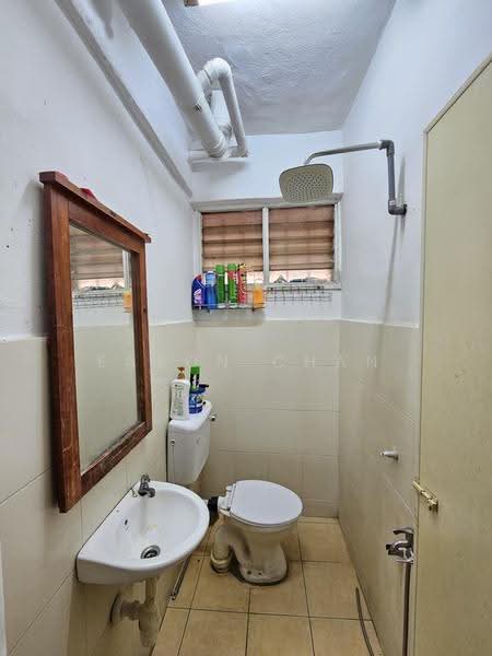 Pangsapuri untuk Dijual di Perdana Court - Eason Chan - Bathroom - PropertyGuru.com.my