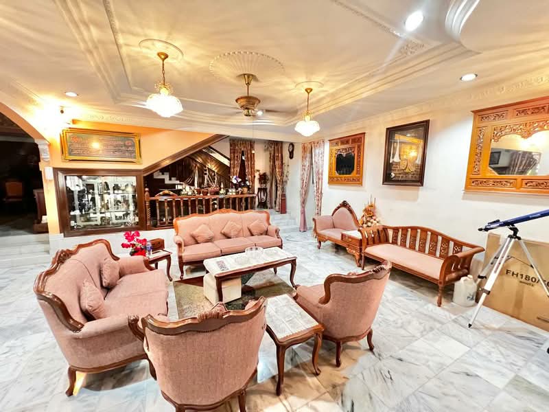 Rumah Banglo untuk Dijual di Shah Alam (Selangor) - Zul Arif - Living Room - PropertyGuru.com.my