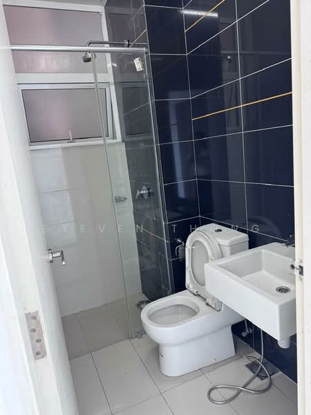 Servis Apartment untuk Disewa di Skypod Residence - Steven Thong - Bathroom - PropertyGuru.com.my