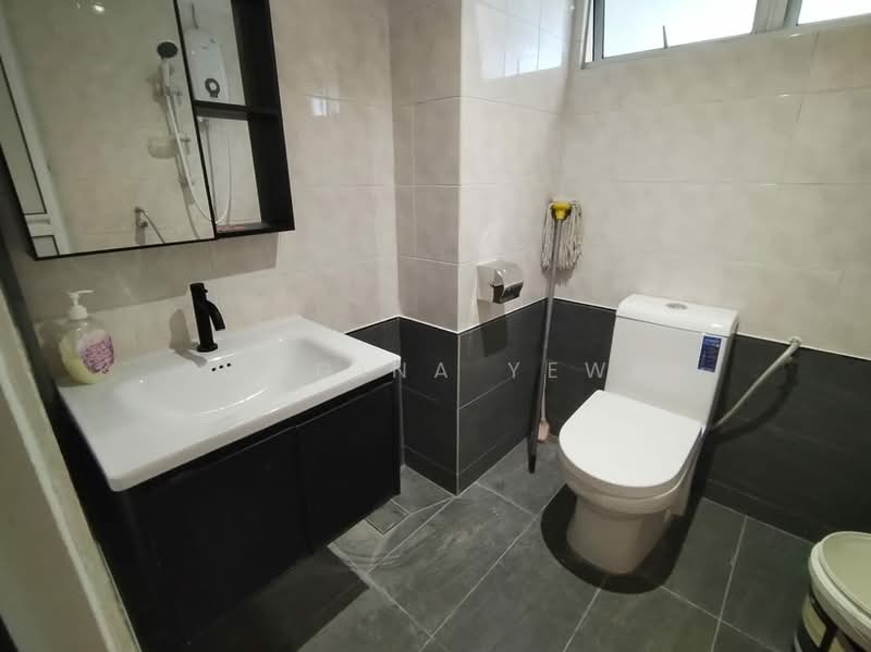 Condominium for Sale at Endah Regal Condominium - Regina Yew - Bathroom - PropertyGuru.com.my