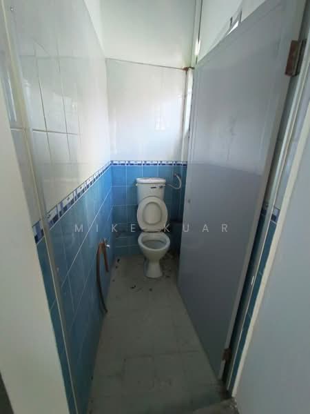 Shop for Rent in Bukit Mertajam (Penang) - Mike Kuar - Bathroom - PropertyGuru.com.my