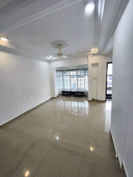 Rumah Teres 2 Tingkat untuk Dijual di Taman Bukit Mewah (Tampoi) - Ee Fong Toh - Living Room - PropertyGuru.com.my