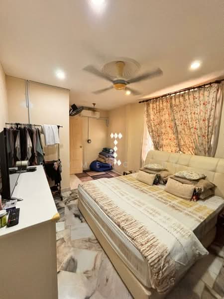 Bungalow for Sale in Bandar Country Homes (Rawang) - Raymerc Lim - Bedroom - PropertyGuru.com.my