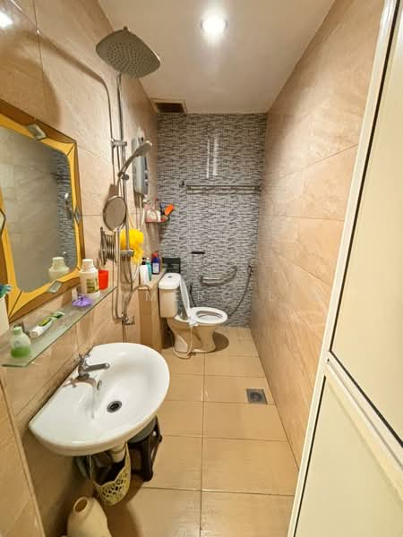 Bungalow for Sale in Bandar Country Homes (Rawang) - Raymerc Lim - Bathroom - PropertyGuru.com.my