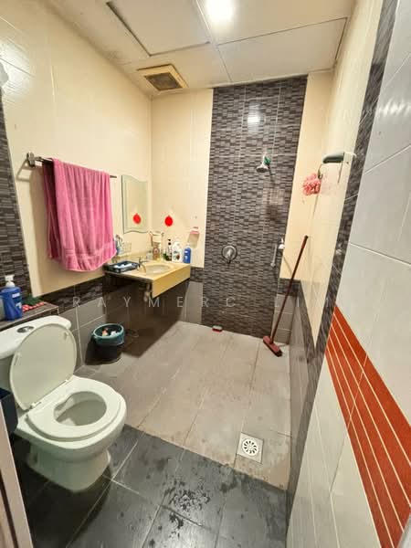Bungalow for Sale in Bandar Country Homes (Rawang) - Raymerc Lim - Bathroom - PropertyGuru.com.my
