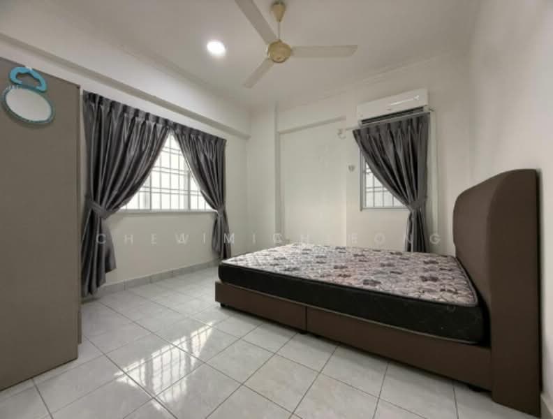 Pangsapuri untuk Dijual di Permas Ville Apartment - Jim Chee - Bedroom - PropertyGuru.com.my