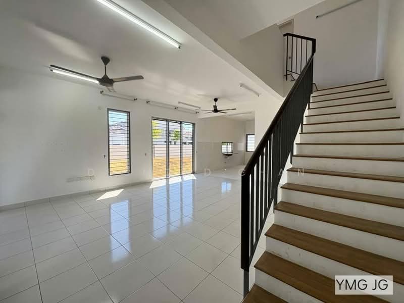 Rumah Teres 2 Tingkat untuk Dijual di Bandar Bukit Raja (Klang) - Desmond Chan - Living Room - PropertyGuru.com.my