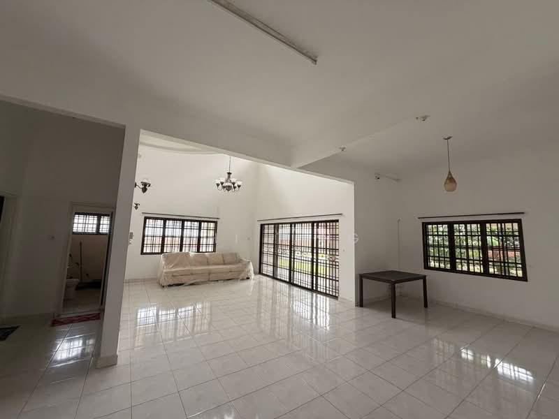 Bungalow for Sale in Bandar Putra (Kulai) - Shi Ting - PropertyGuru.com.my