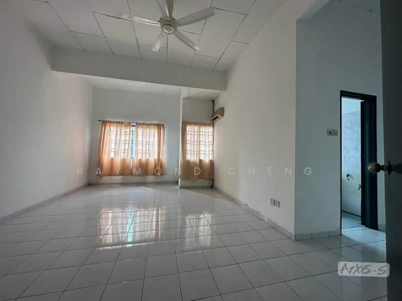 2-storey Terraced House for Rent in Port Klang (Pelabuhan Klang) (Selangor) - Raymond Cheng - Living Room - PropertyGuru.com.my