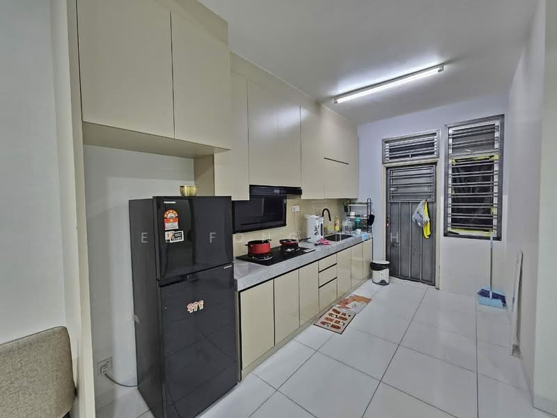 2-storey Terraced House for Sale in Taman Pelangi Indah (Ulu Tiram) - Ee Fong Toh - Kitchen - PropertyGuru.com.my