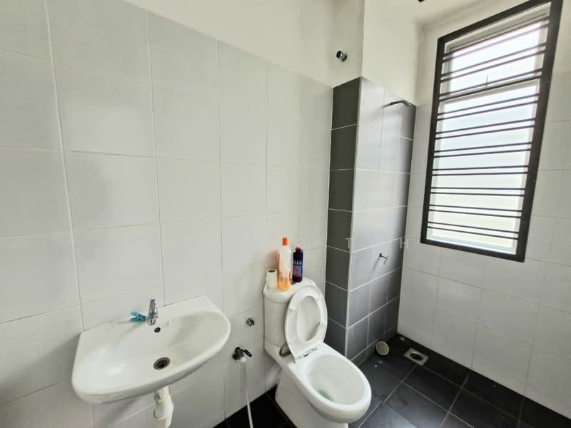 2-storey Terraced House for Sale in Taman Pelangi Indah (Ulu Tiram) - Ee Fong Toh - Bathroom - PropertyGuru.com.my