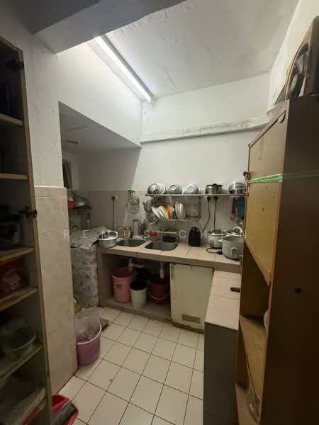 Kondominium untuk Dijual di Pelangi Damansara - Remus Chen - Kitchen - PropertyGuru.com.my