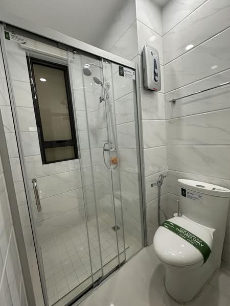 Condominium for Sale at Forest City - Bella Tan - Bathroom - PropertyGuru.com.my