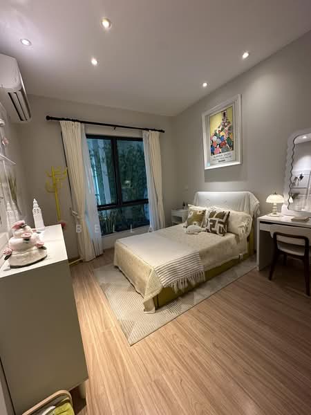 Condominium for Sale at Forest City - Bella Tan - Bedroom - PropertyGuru.com.my