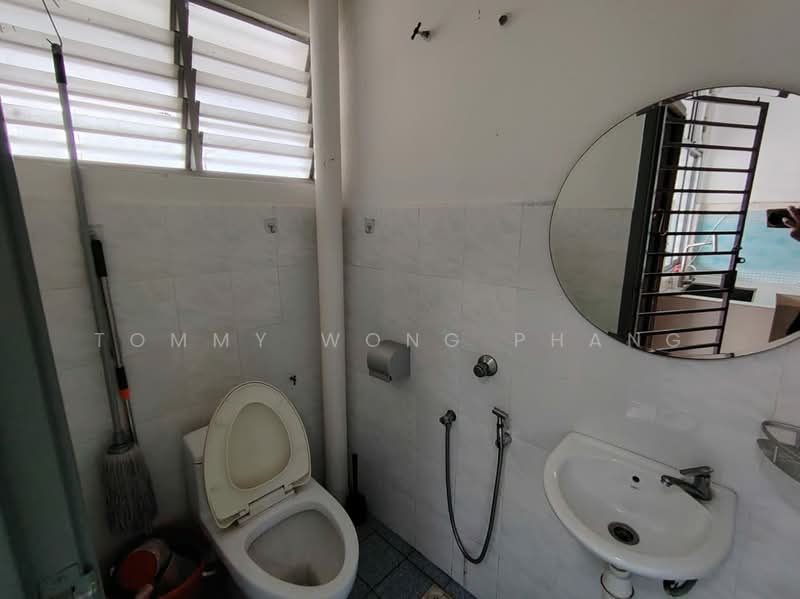 Rumah Teres 2 Tingkat untuk Dijual di Taman Puncak Jalil (Seri Kembangan) - Tommy Wong Phang - Bathroom - PropertyGuru.com.my