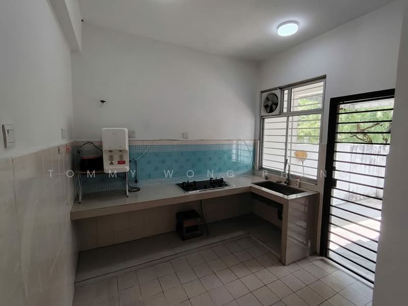 Rumah Teres 2 Tingkat untuk Dijual di Taman Puncak Jalil (Seri Kembangan) - Tommy Wong Phang - Kitchen - PropertyGuru.com.my
