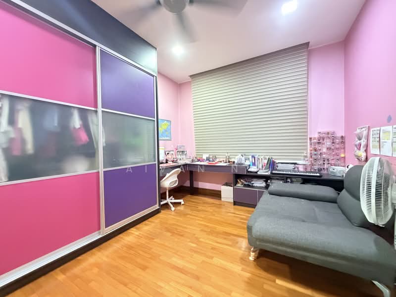 Rumah Berkembar untuk Dijual di Bandar Sungai Long (Selangor) - Aivan Ng - Study - PropertyGuru.com.my