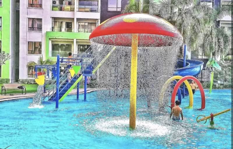 Condominium for Sale at Manhattan Condominium - Nicholas Lee - Pool - PropertyGuru.com.my