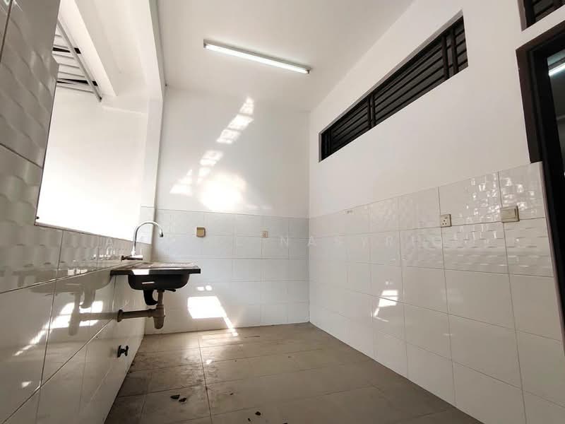 2-storey Terraced House for Sale in Denai Alam (Shah Alam) - Amirul Nasyriq - Kitchen - PropertyGuru.com.my