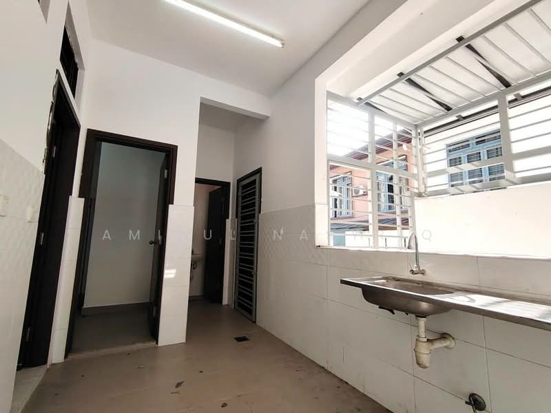 2-storey Terraced House for Sale in Denai Alam (Shah Alam) - Amirul Nasyriq - Kitchen - PropertyGuru.com.my