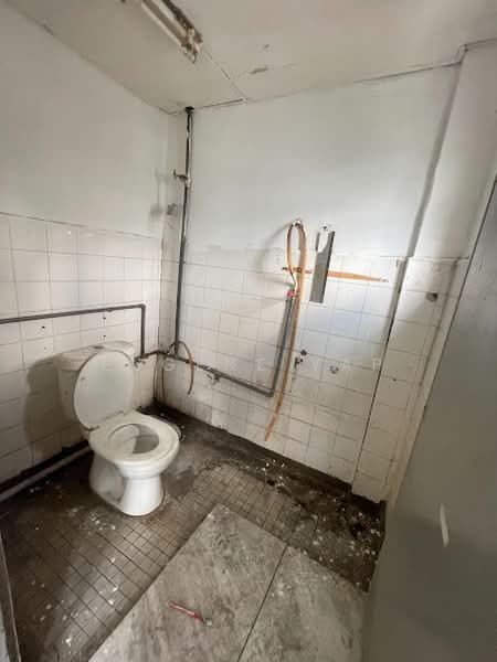 Kilang untuk Disewa di Taman Perindustrian Kip (Kepong) - Eugene Yap - Bathroom - PropertyGuru.com.my