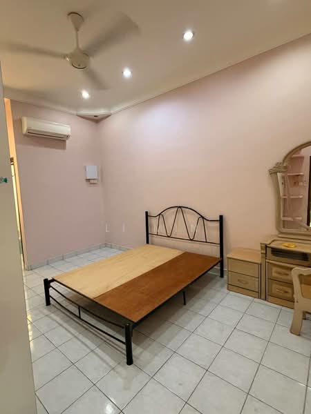 1-storey Terraced House for Rent in Taman Pelangi Indah (Ulu Tiram) - Li Min - Bedroom - PropertyGuru.com.my