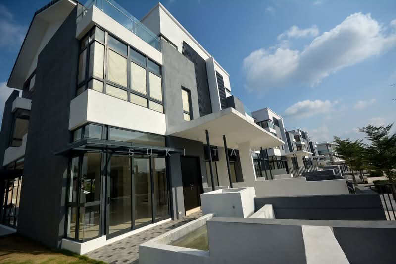 Semi-Detached House for Sale in Lake Fields (Sungai Besi) - Suki Tan - Exterior - PropertyGuru.com.my