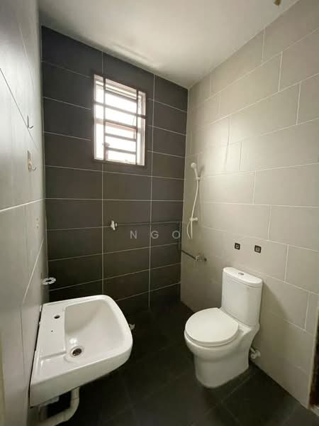 Rumah Teres 2 Tingkat untuk Dijual di Tongkang Pechah (Batu Pahat) - NGO - Bathroom - PropertyGuru.com.my