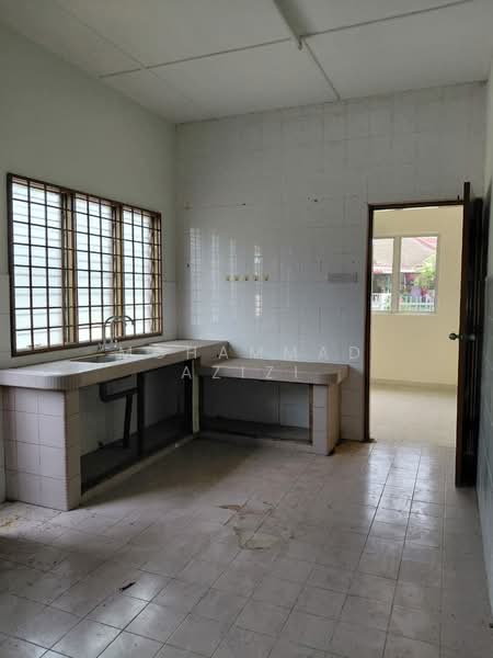 1-storey Terraced House for Sale in Bukit Setongkol (Kuantan) - Mohammad Azizi - PropertyGuru.com.my
