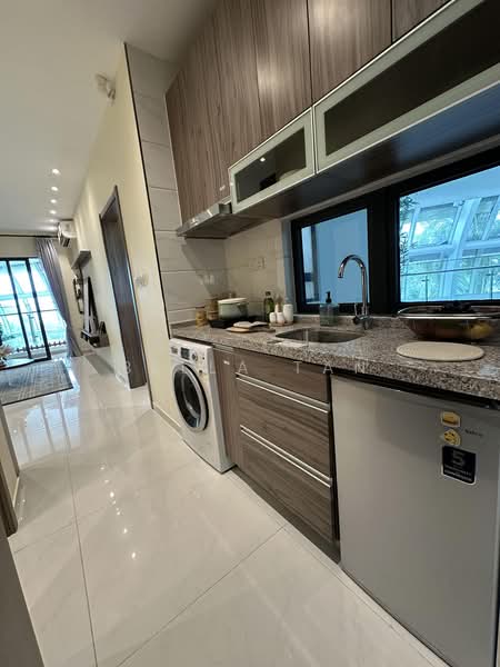Condominium for Sale at Forest City - Bella Tan - Kitchen - PropertyGuru.com.my