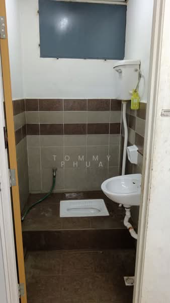 Kedai untuk Disewa di Taman Bukit Dahlia (Pasir Gudang) - Tommy Phua - Bathroom - PropertyGuru.com.my