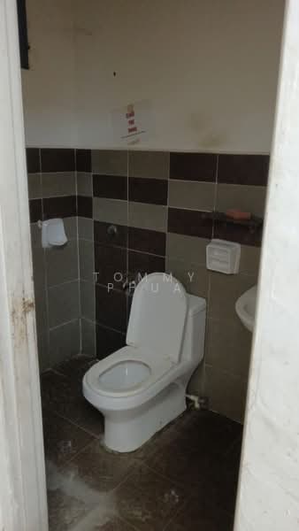 Kedai untuk Disewa di Taman Bukit Dahlia (Pasir Gudang) - Tommy Phua - Bathroom - PropertyGuru.com.my
